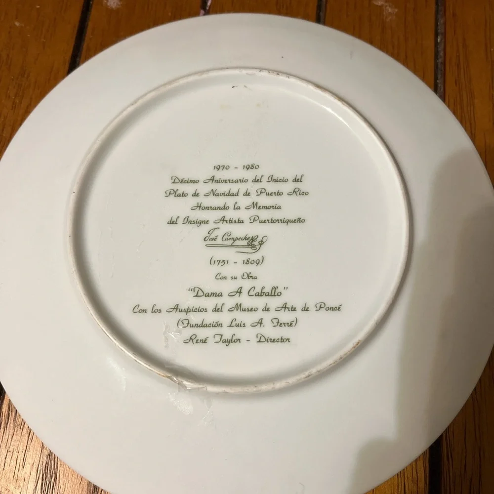 White and Green‎ Dinnerware Collection for Elegant Dining